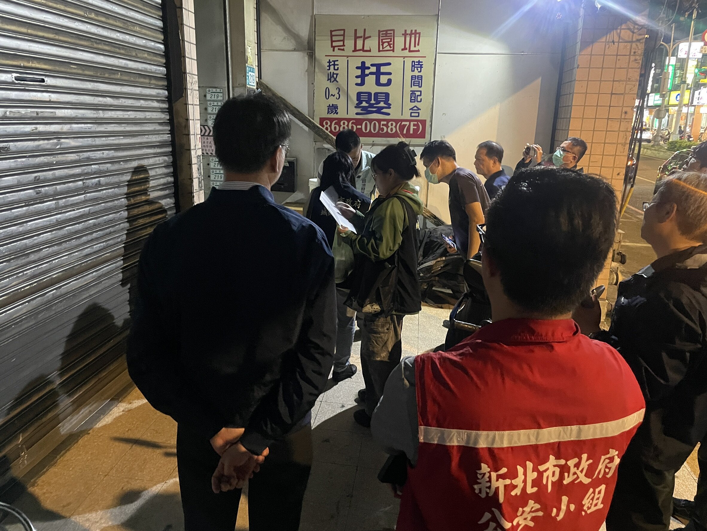 新北市府公安小組跨局處聯合稽查。圖/新北市府提供