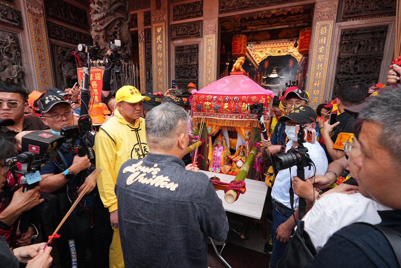 白沙屯媽祖進香起駕，交通疏運逾11.5萬人次。圖／白沙屯拱天宮臉書