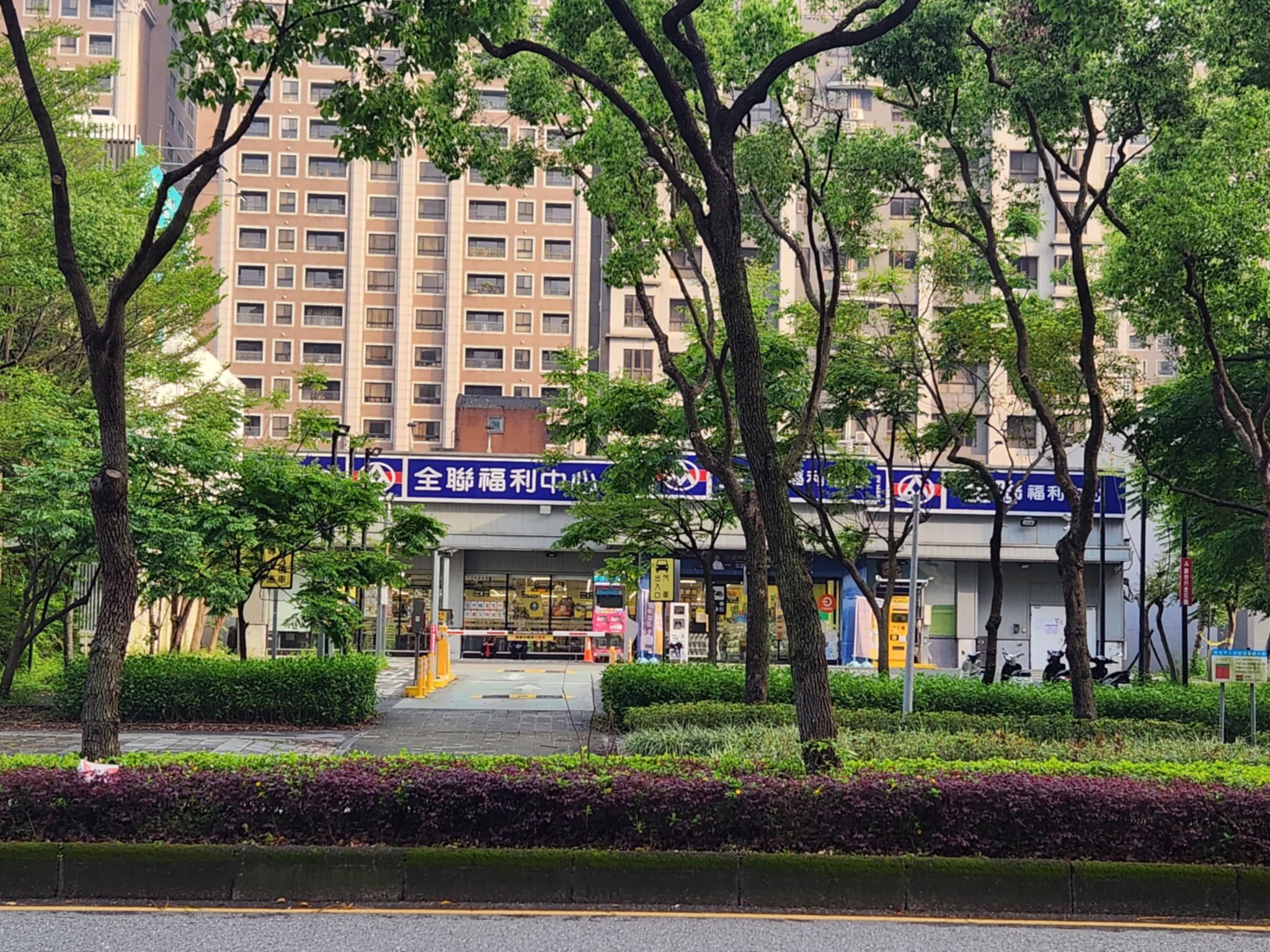 經部：家樂福愛買塑膠袋庫存逾兩週　全聯內袋持續供貨