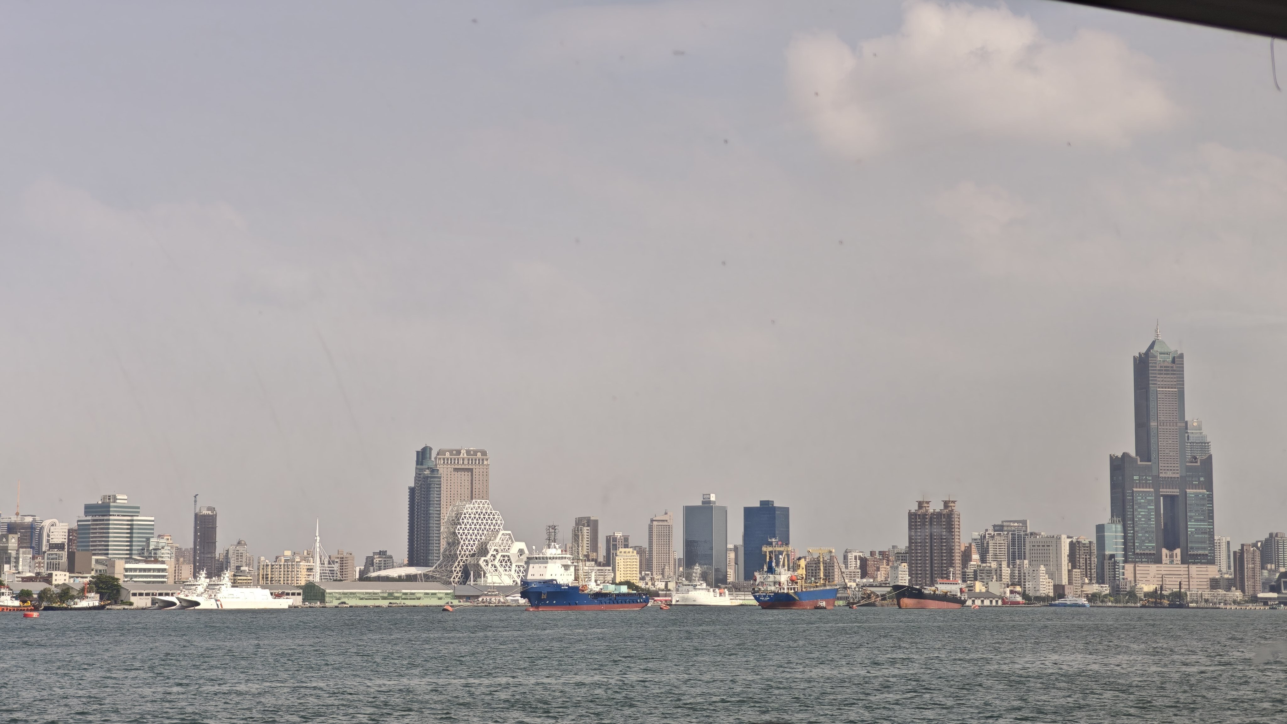 高雄3大地標接力熄燈。圖/5168實價登錄比價王資料庫