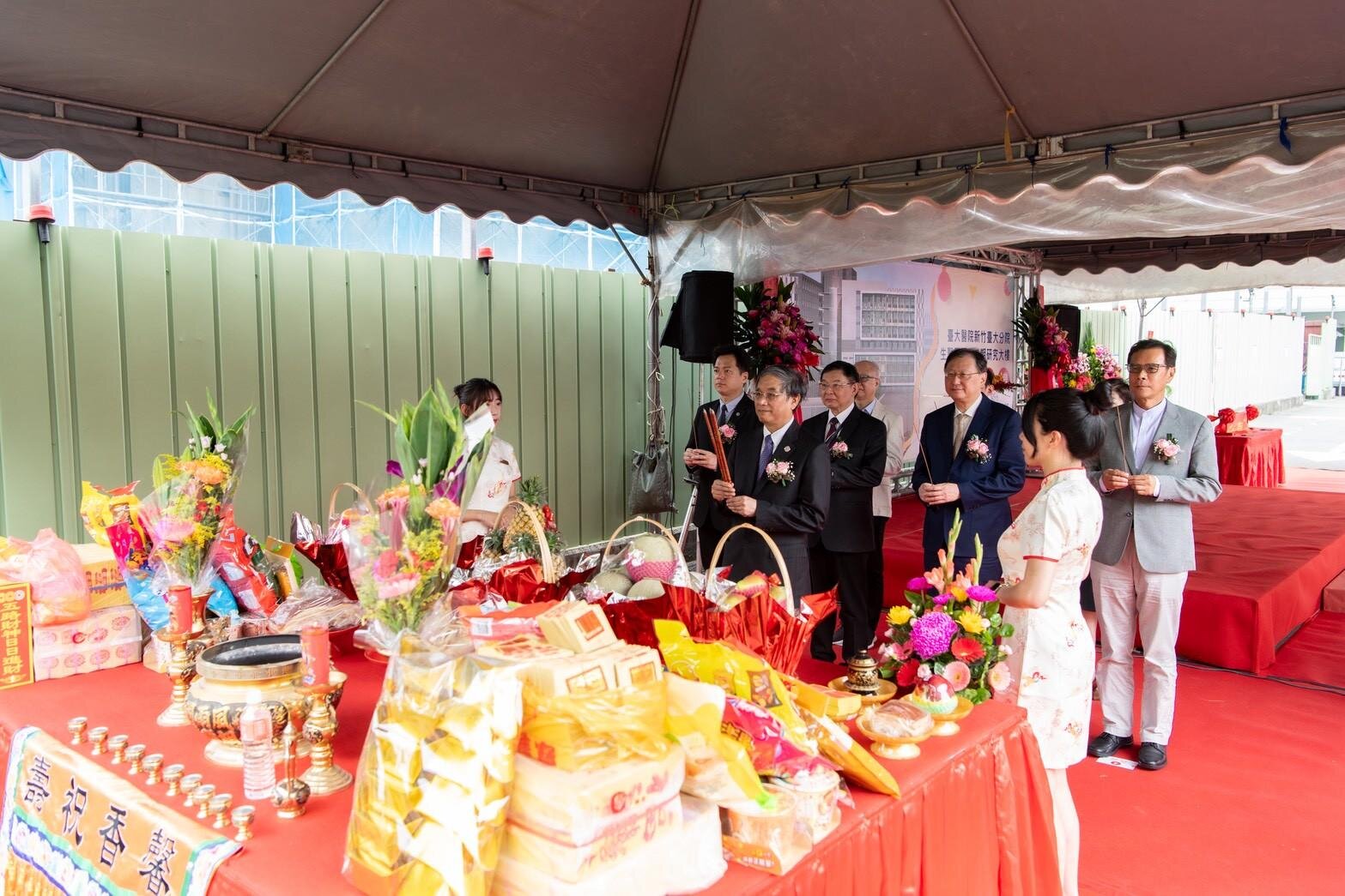 新竹臺大分院生醫醫院竹北院區二期工程舉行上樑典禮。圖／新竹臺大分院竹北院區