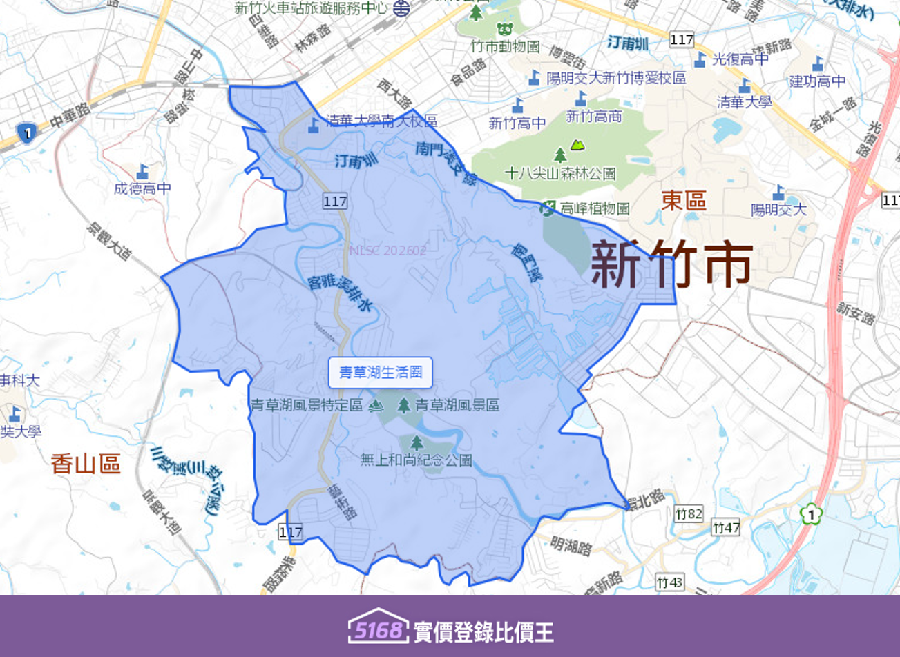 新竹市青草湖生活圈橫跨東區與香山區，以明湖路為核心動脈。這裡座擁難得的湖泊景觀與高綠覆率，並有康橋國際學校及特色生態小學「青草湖國小」，吸引重視質感生活的竹科工程師跨區買房。製圖／5168實價登錄比價王