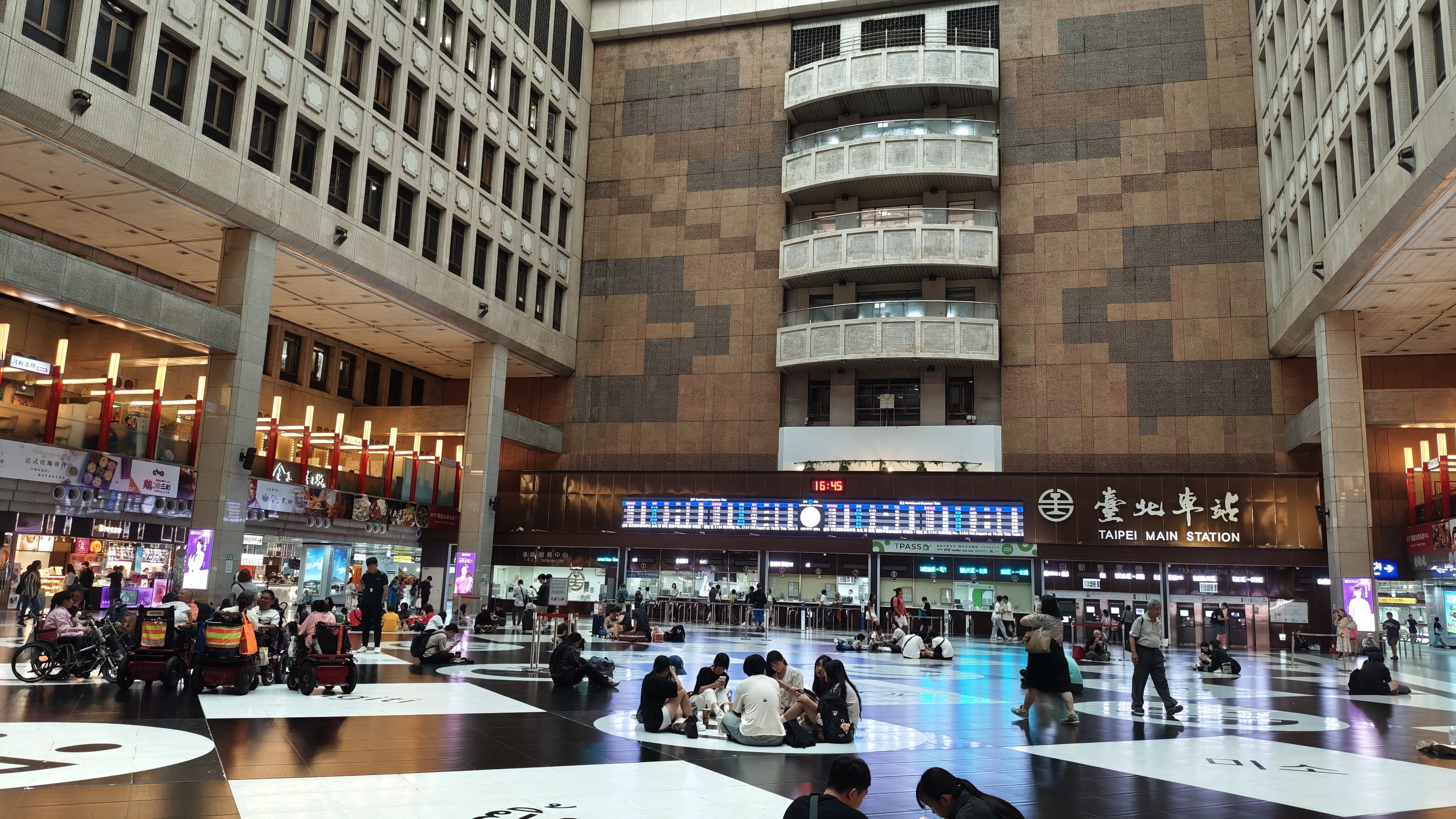 京站搶台積電商機高雄打造商場，9強競逐北車拚奪標。圖／5168實價登錄比價王資料庫