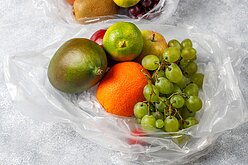 經部：民生用塑膠袋整體供應穩定　籲民眾理性購買