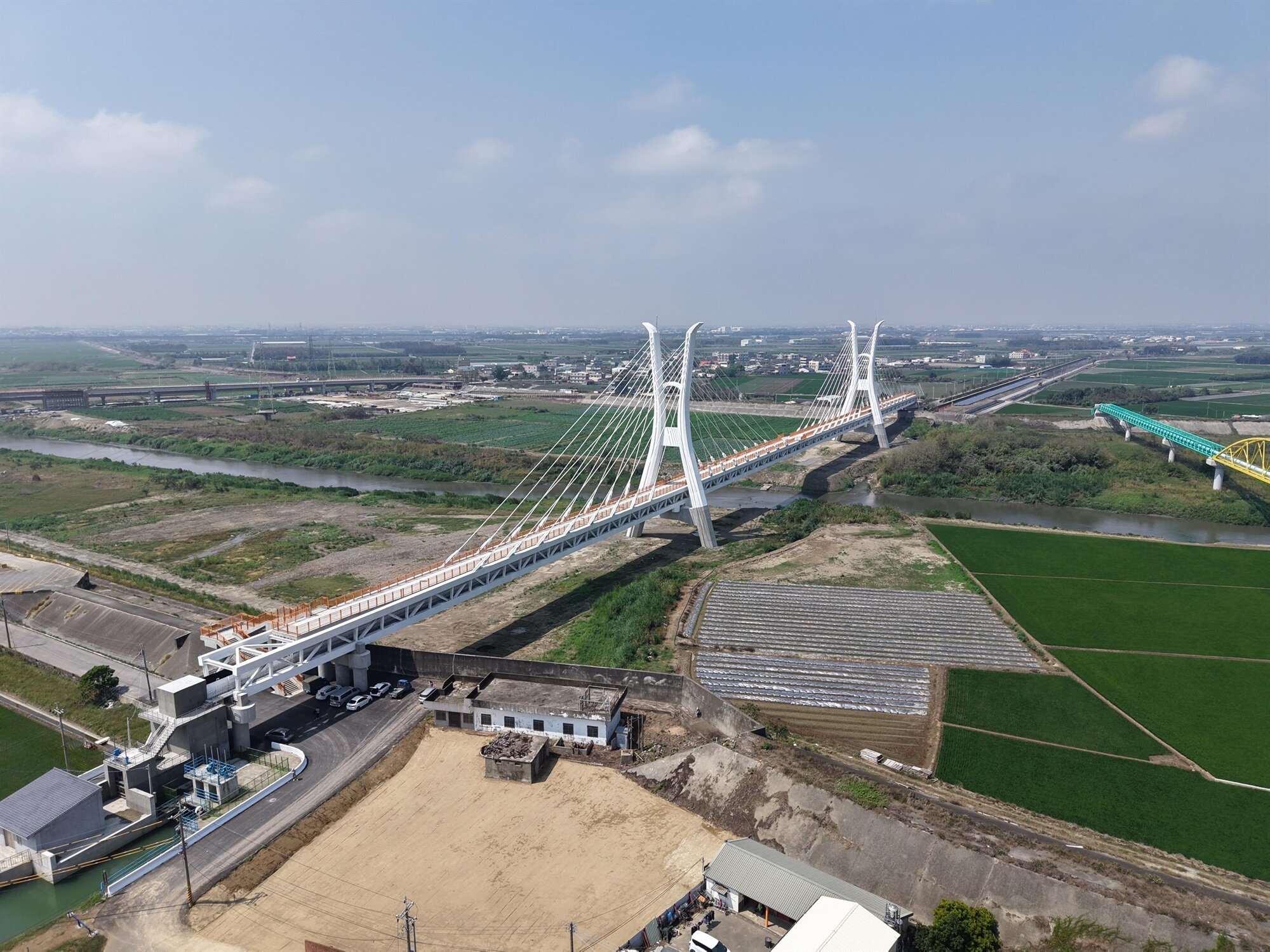 全台水情吃緊，農團、環團等民間團體與新竹地區農民，農業部遞交陳情書。圖／農水署提供