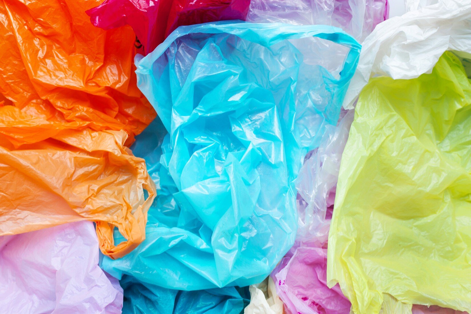 化解塑膠袋短缺疑慮　經部：已協調通路業者穩定供貨。圖／envato