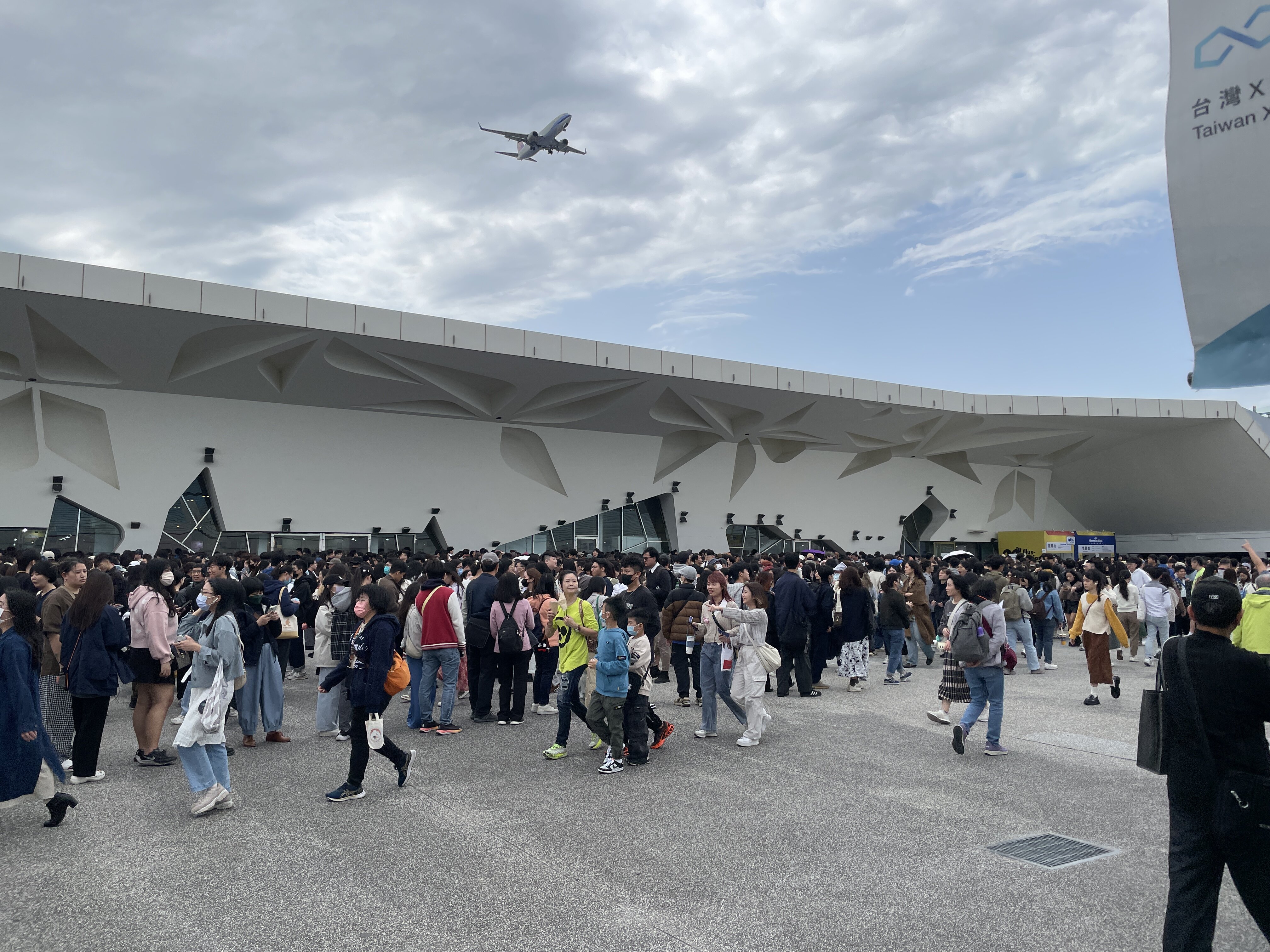 中東戰事推升油價　吳東亮：台灣中長期經濟表現仍樂觀。圖／5168實價登錄比價王資料照