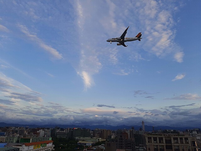 圓山花博上空的飛機航道