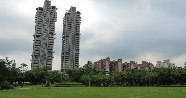 股市熱度帶動豪宅交易　信義聯勤兩筆高價成交