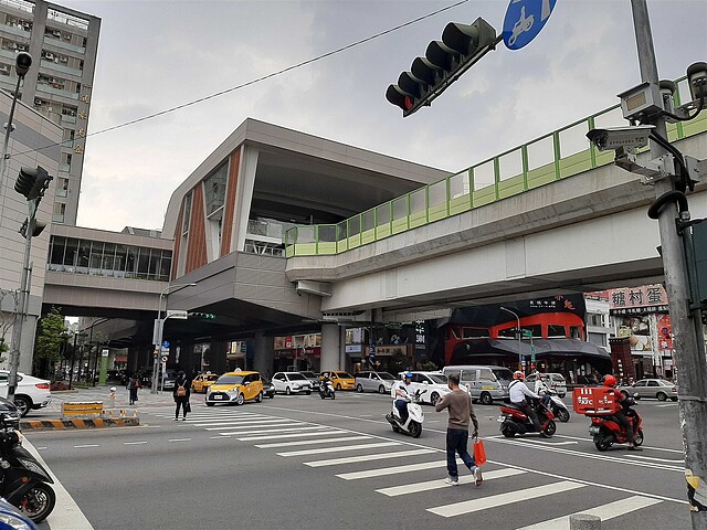 台中捷運崇文心商圏生活機能｜實價登錄比價王