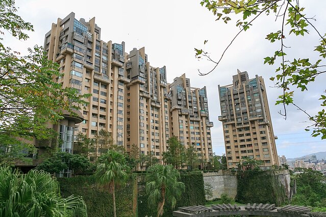 [實登2.0解鎖] 鄰居房價全揭露！不想買到「全棟最貴」 專家揭...