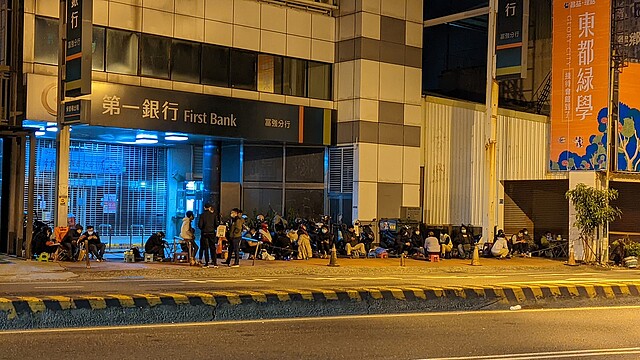 台南仁德站上3字頭？30人通宵排隊搶買房　黃偉哲喊話要查！