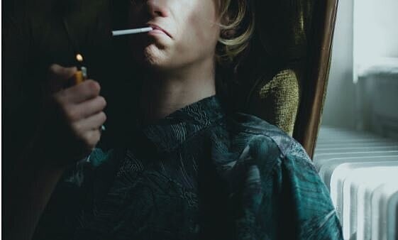 難逃鄰居二手菸！屋主溝通無效怒告法院　「一關鍵」勝訴