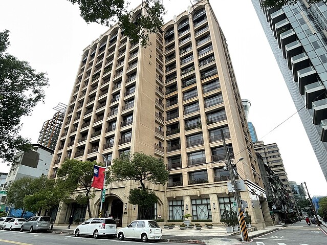 新北市自2023年1月1日起，8層樓以上未達16層樓集合住宅須辦理建築物公共安全申報，未依規定完成公安申報者，最高可罰30萬元罰鍰。圖／新北市政府工務局