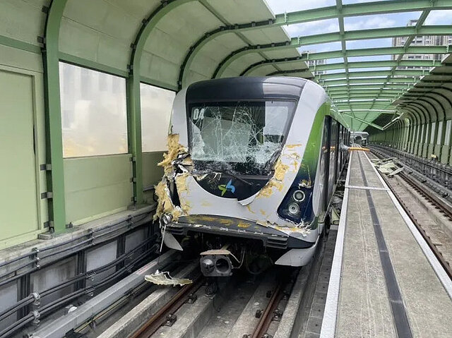 持續更新／恐怖！吊臂高空墜落刺穿中捷車廂「釀1死8傷」　建商遭點...