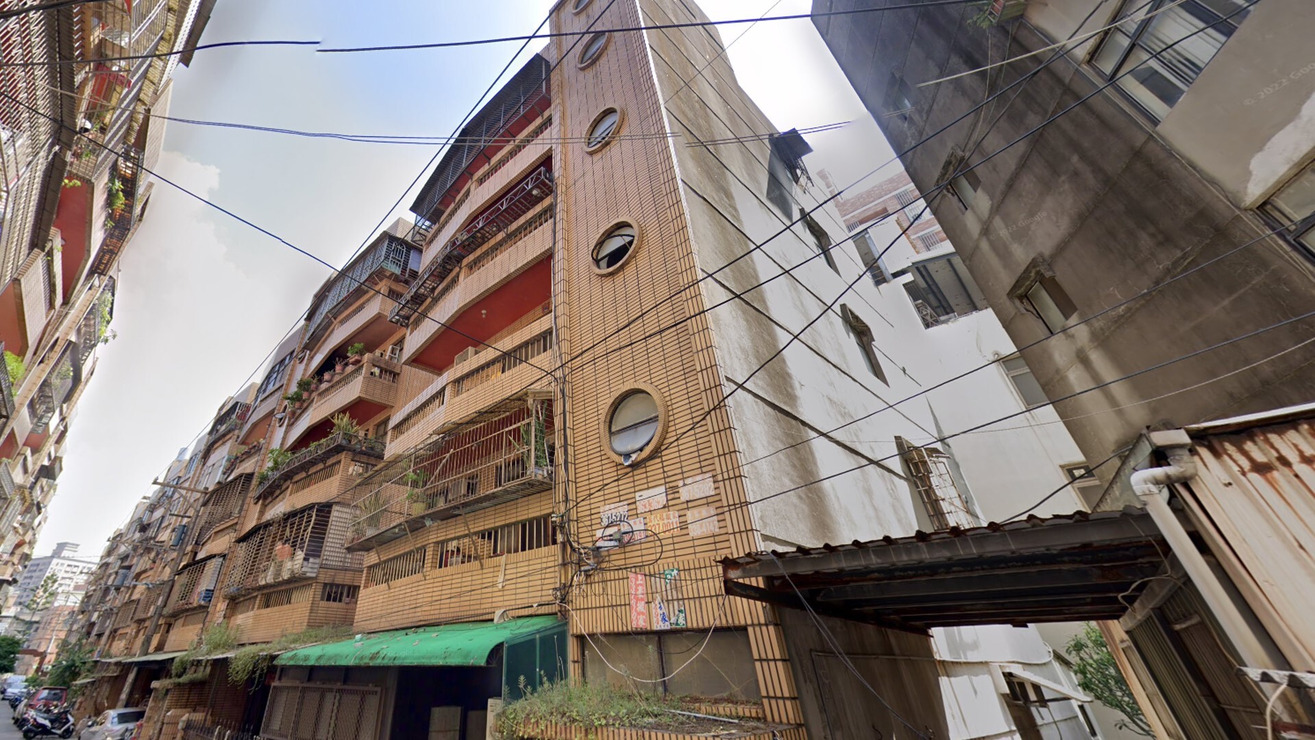 桃園市首件防災都更的正光花園新城海砂屋社區。圖截自/Google Maps