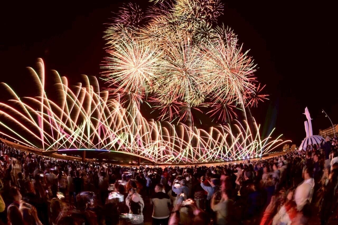 澎湖國際海上花火節試放　滿場民眾驚呼連連