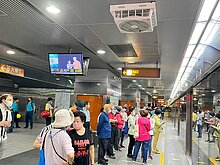 高捷車門玻璃脫落　250旅客受影響