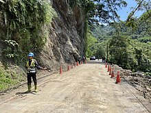 三峽北111縣道土石崩落路段搶通　恢復雙向通車