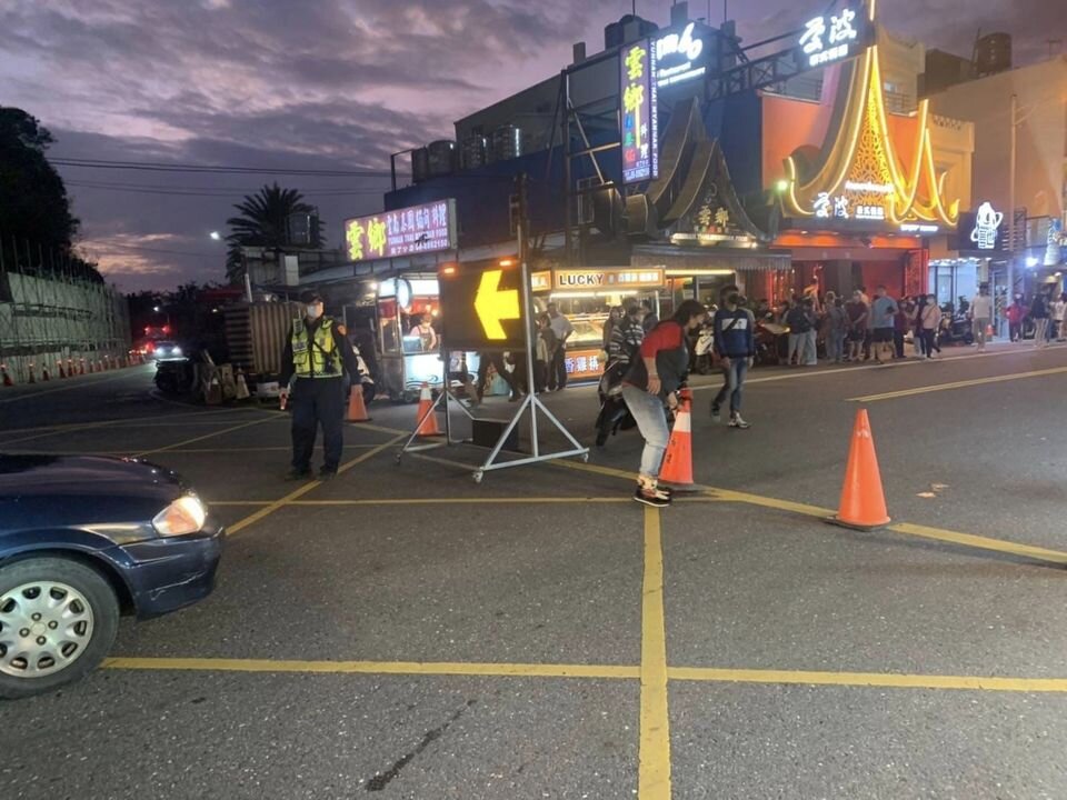 墾丁大街新標線設計遭質複雜　警：新增停車帶