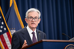 頂住川普降息壓力　聯準會再次維持利率不變