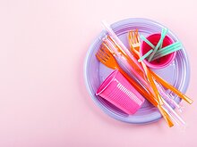 一次性用品減量新期程至2035年　增網購及零售包裝