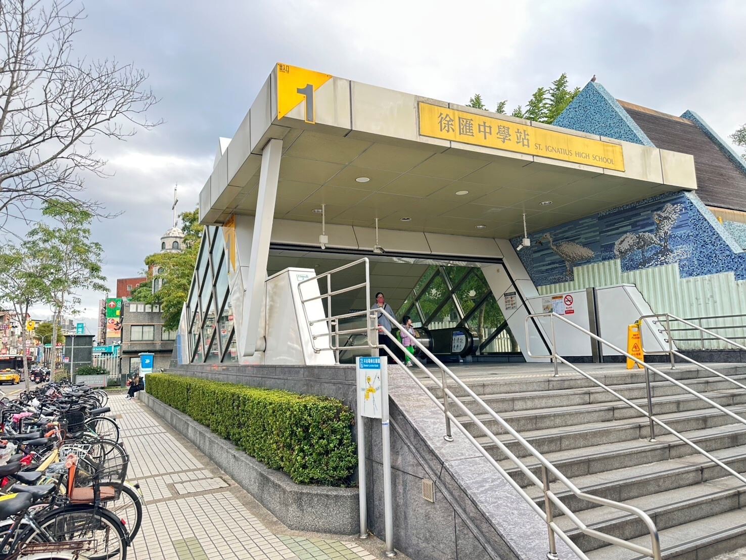 環狀線北環段徐匯中學站周邊房市交易近一年買氣旺。圖／永慶房屋提供