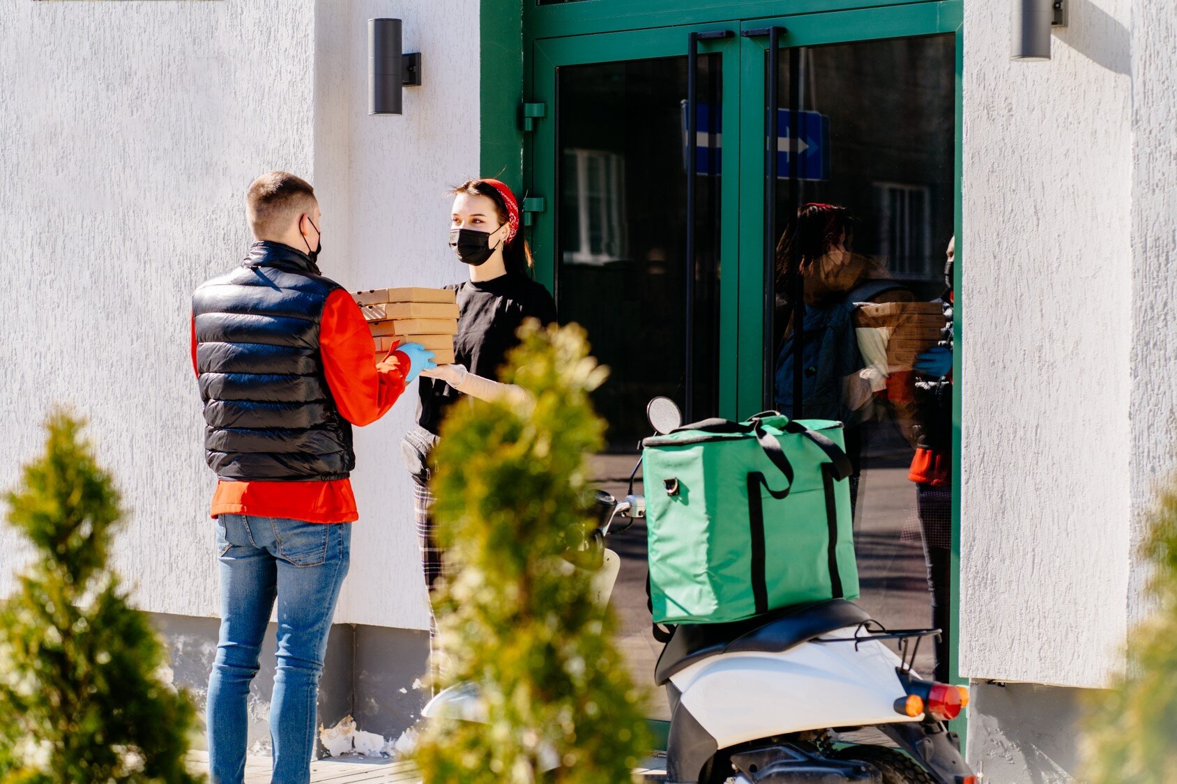 勞動部發函Uber Eats　停止實施外送員降酬