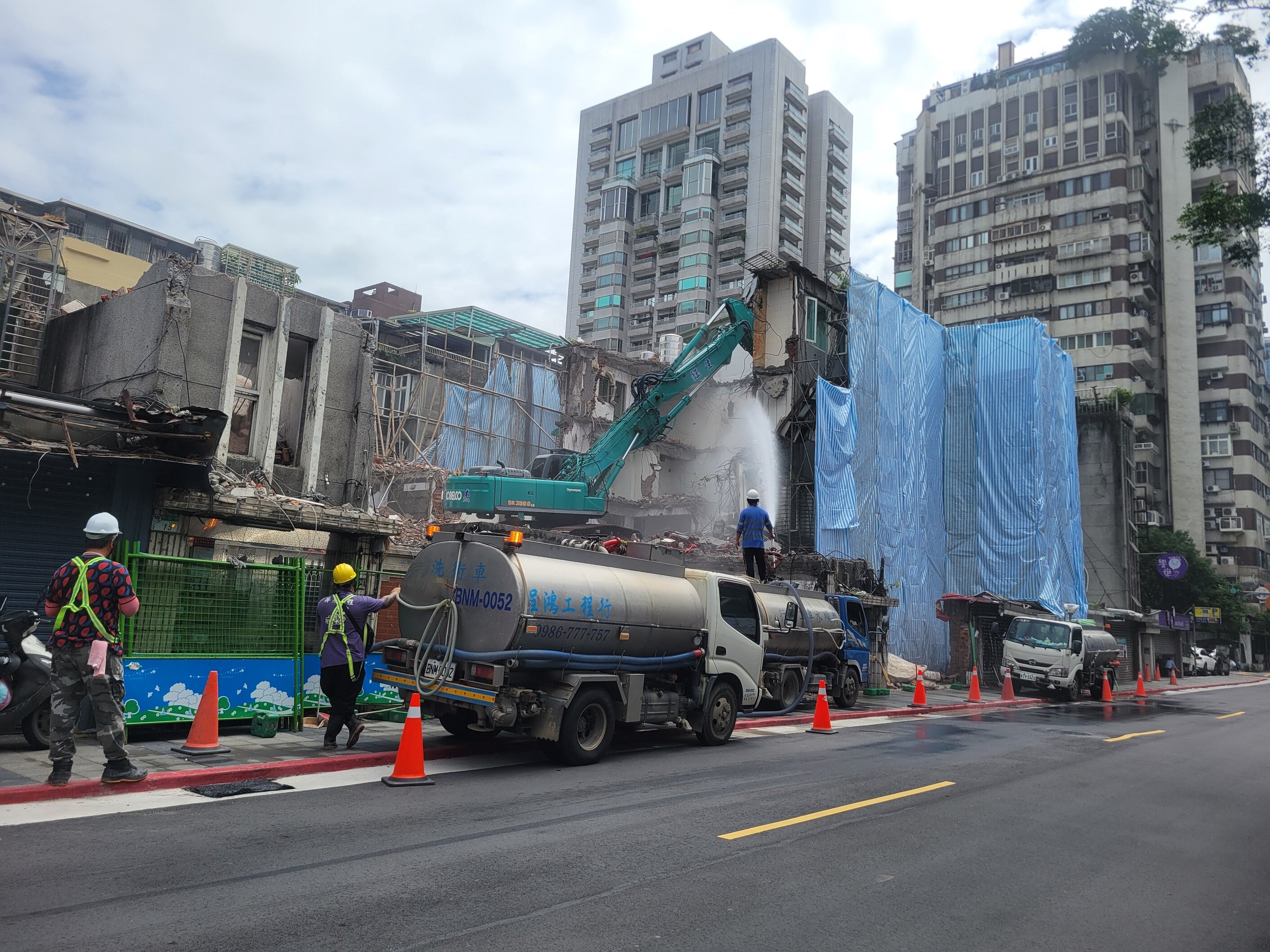 台股重返2萬4高檔「營建類股慘兮兮…」　代銷龍頭「7月營收年減7...