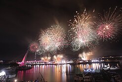 新北漁人碼頭煙火秀　桃粉浪漫氛圍近6萬人欣賞