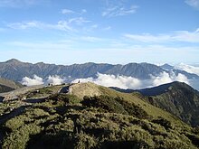 合歡山午後降5分鐘冰雹　遊客望無數冰粒雀躍驚呼