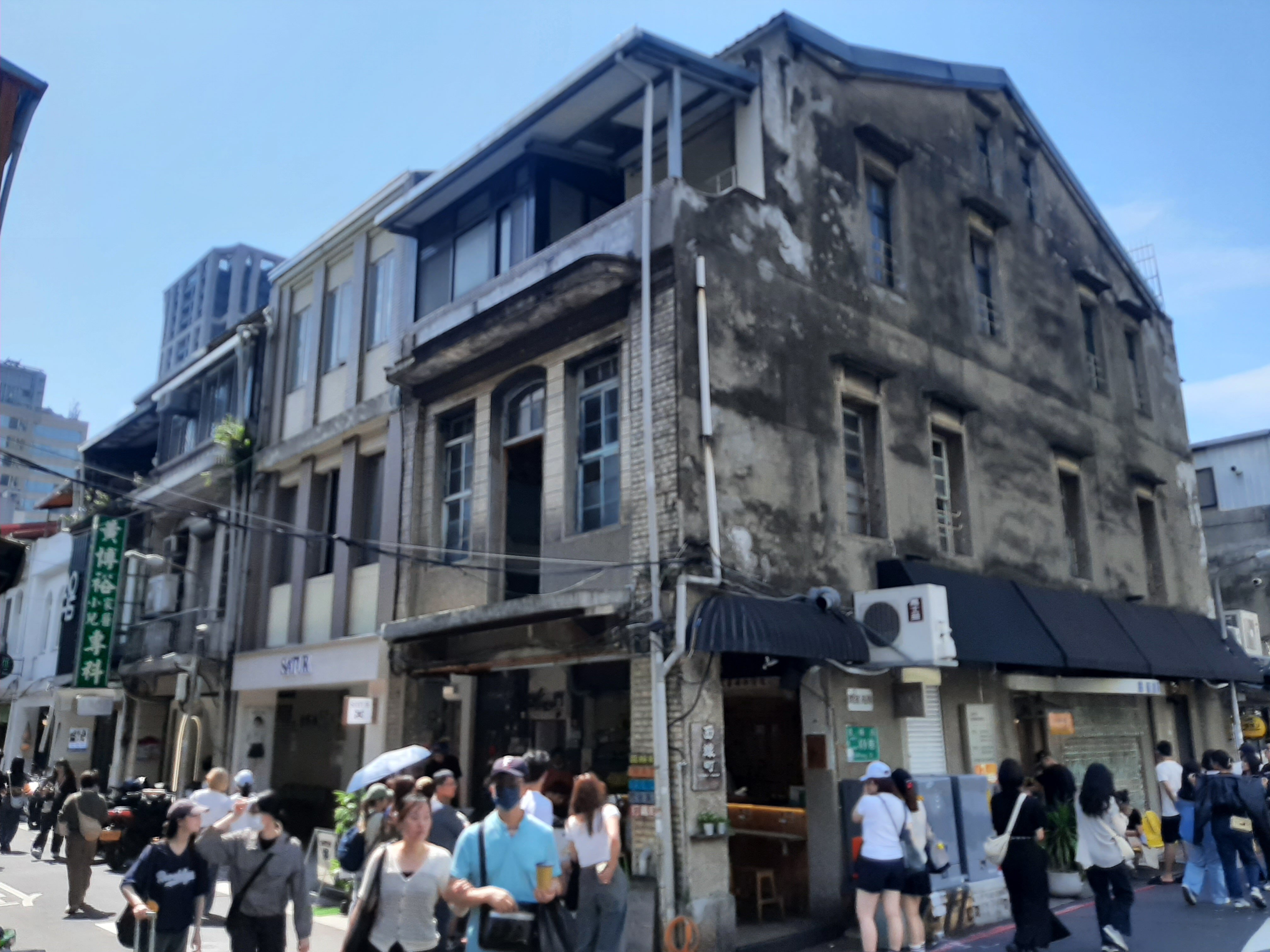 8月消費者信心指數創近2年半新低。圖/5168實價登錄比價王資料庫