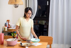 「孕婦吃麵恐致胎兒無心跳」涉違法　食藥署要求下架