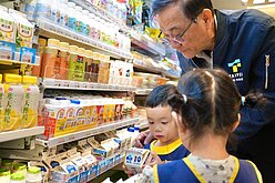 新北：115年2月起　2到12歲童週週有鮮奶喝