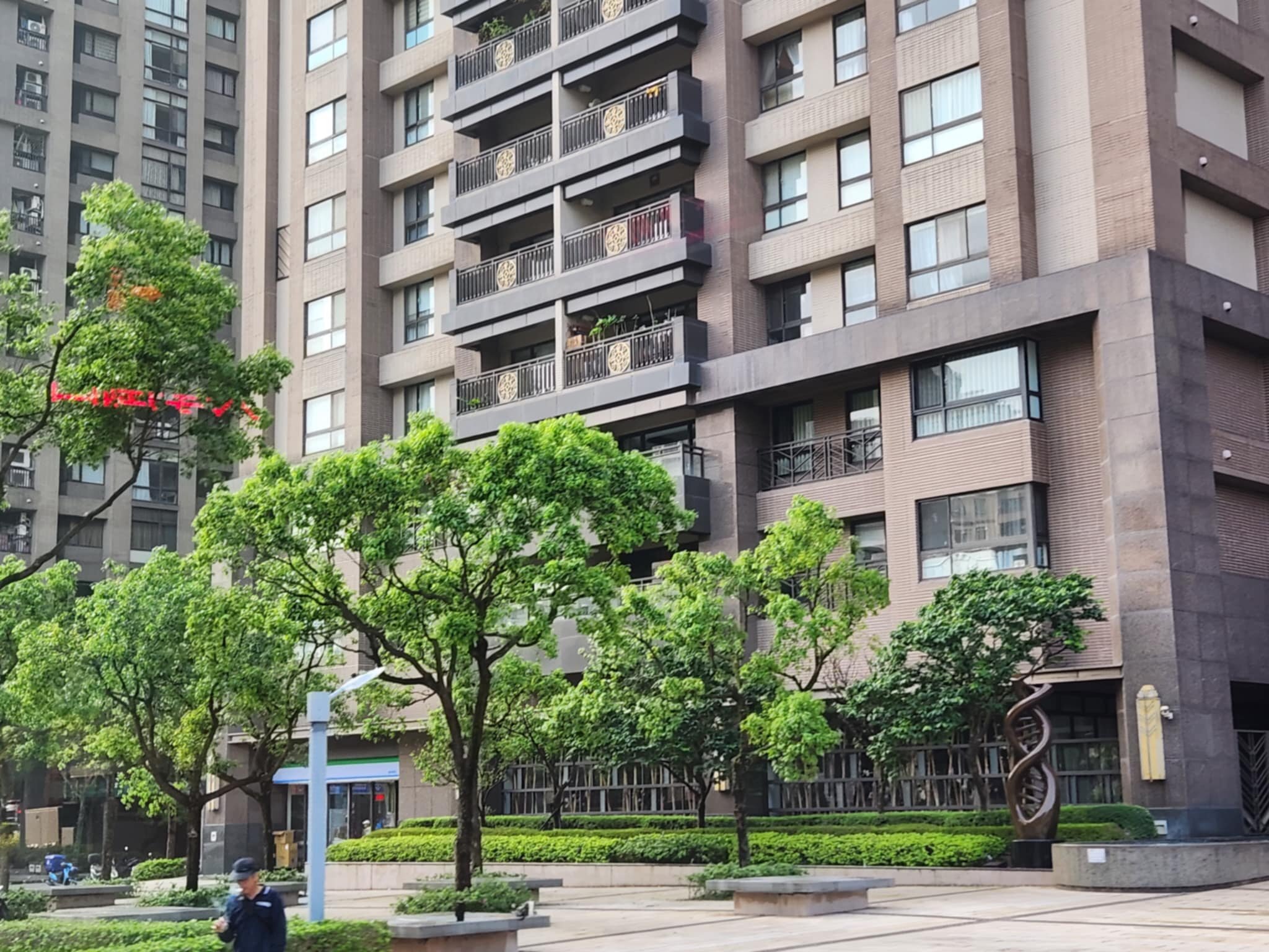 儘管新北市各區域住宅市場成交量減，剛性需求有撐，價格持穩。圖／5168實價登錄比價王資料庫