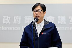 台積電贈送晶圓片　陳其邁：對高雄意義重大