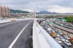 五股交流道北出匝道提前通車　交通更順暢了