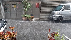 颱風鳳凰共伴愈晚雨愈大　最快10日下午發布海警