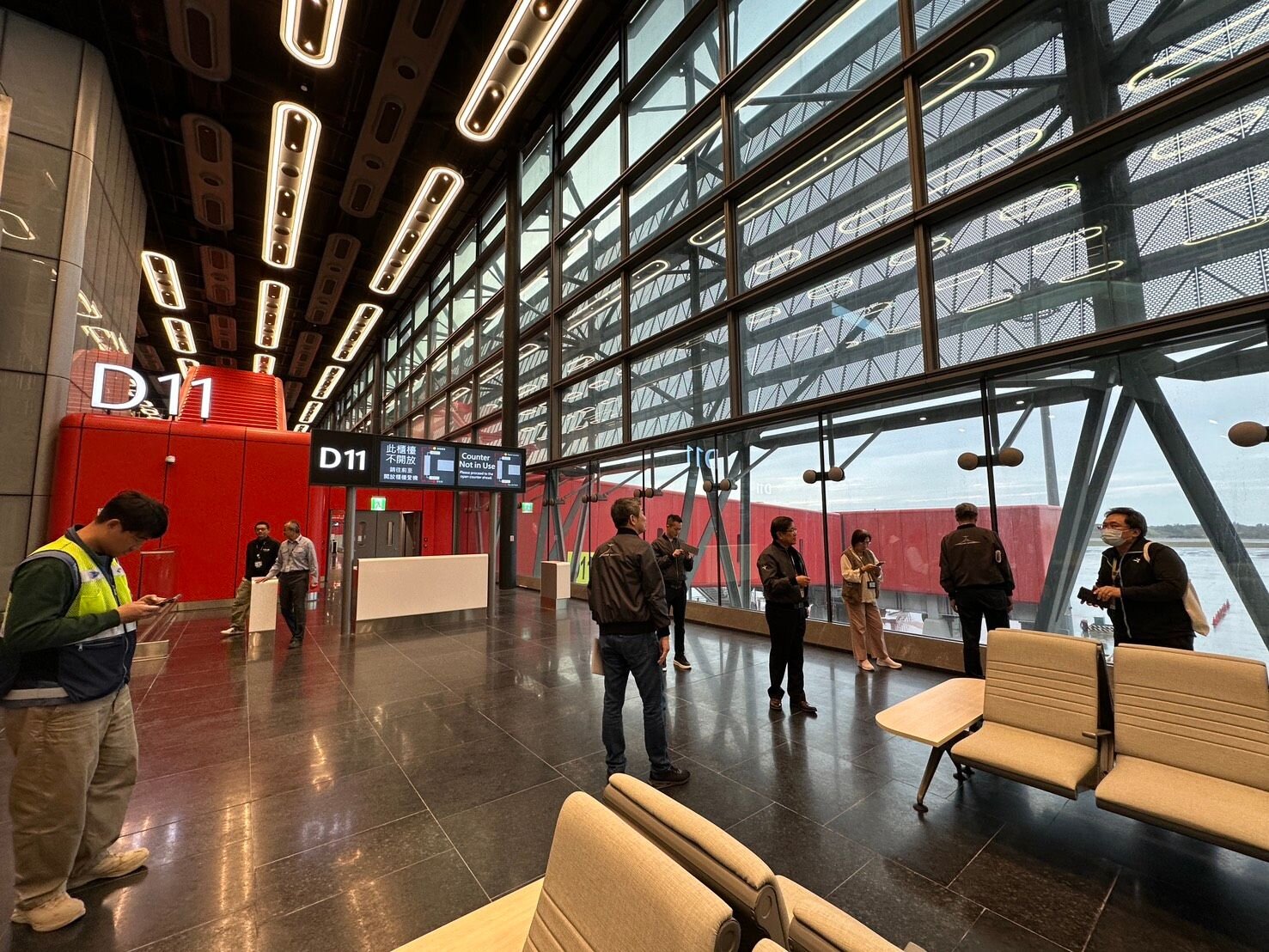 桃機第三航廈北登機廊廳試營運第2天，有6航班共979人使用。圖／桃園機場提供