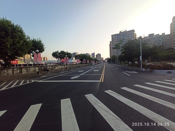 竹市年投1.3億元推路平，改善84條道路巷道，圖為忠孝路施工完成。