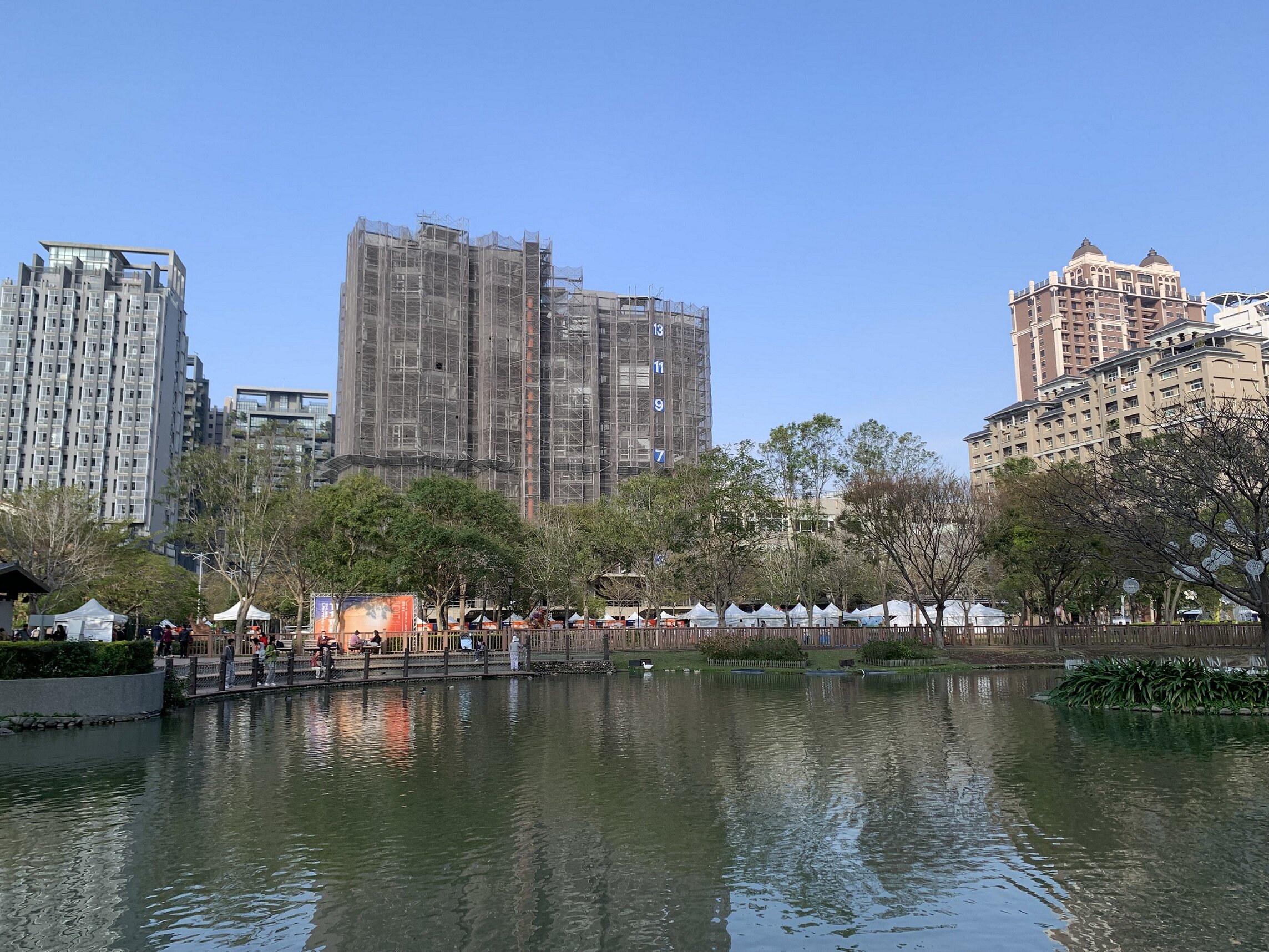 新竹關西清晨9.5度,氣象專家表示,白天北舒適、南微熱。圖/5168實價登錄比價王資料庫