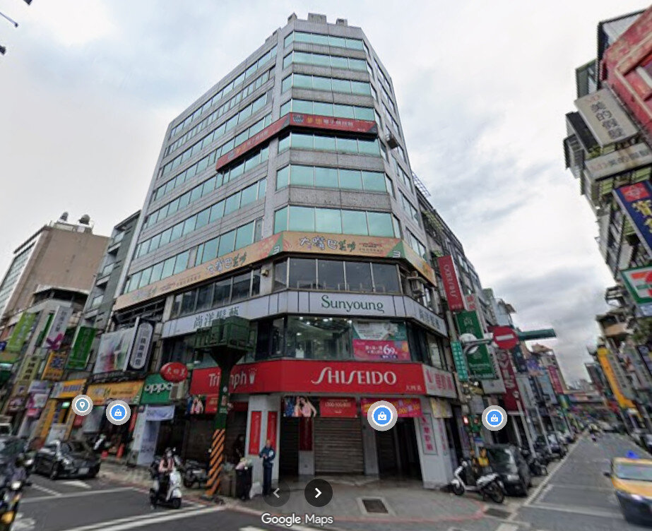 基隆地王廟口大四美百貨29連霸,每坪179萬元。圖/Google Maps