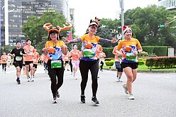 蔡明忠：AI把台灣推上世界舞台　明年經濟也會很好