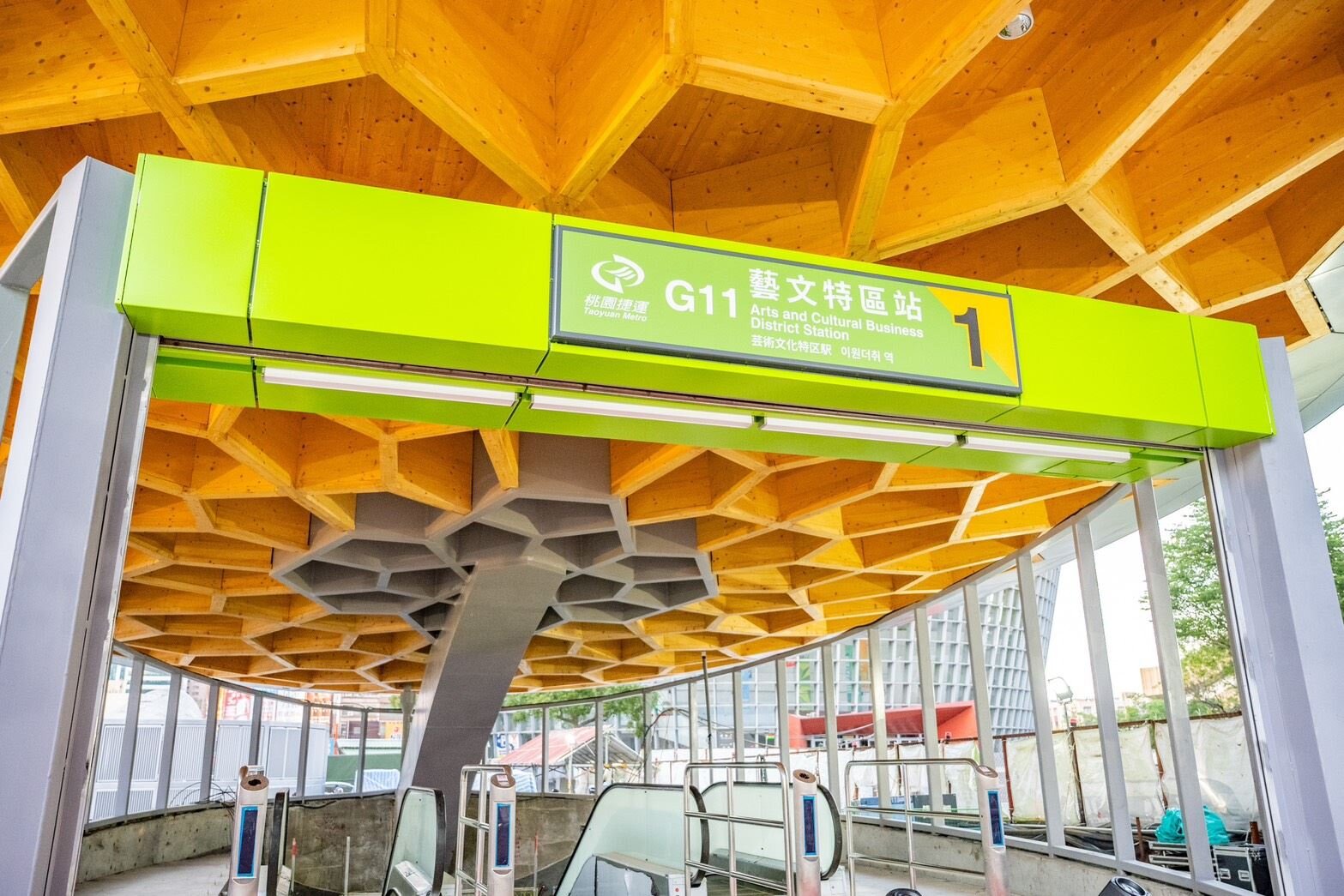 桃園捷運綠線快通車了！G11藝文特區站正式送電點燈　張善政讚：再邁一大步