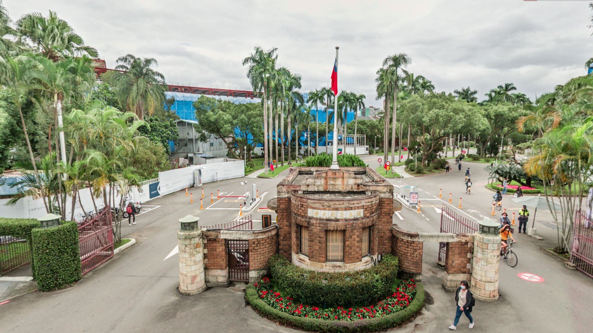 台大校門。圖/取自台大官網