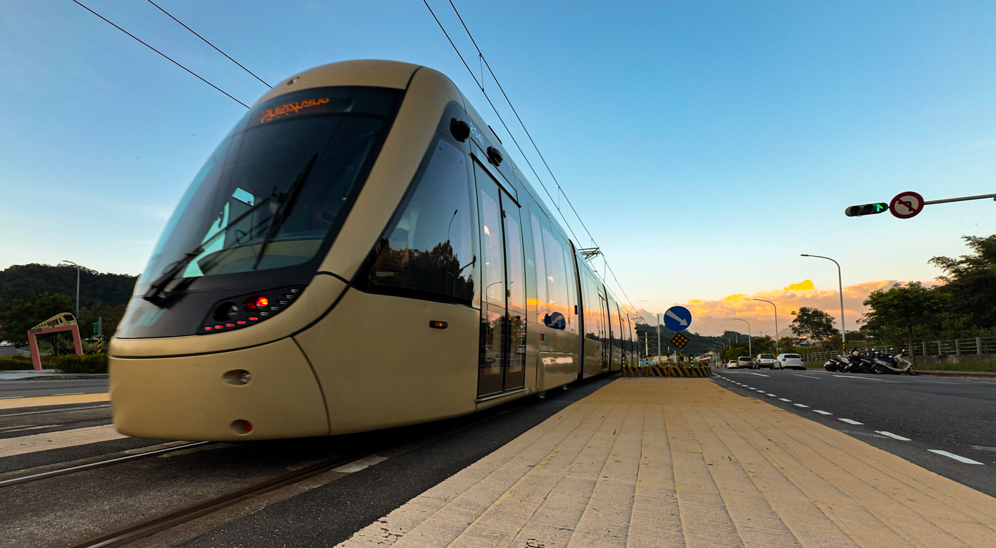 輕軌常客回饋金441萬元待領，新北捷運公司表示，月底將歸零。圖／新北市政府