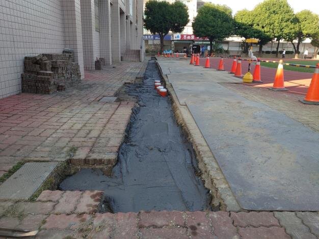 台南市府2年擬投入2.3億元完成31校污水匯流接管。圖／台南市府提供