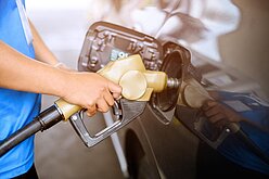 兆豐金控董瑞斌：油價上漲影響估5月浮現　通膨壓力轉強